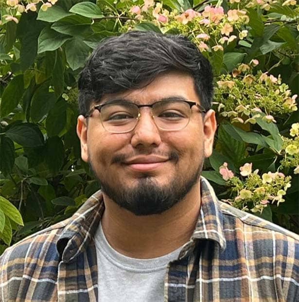 Headshot of Eddie Flores