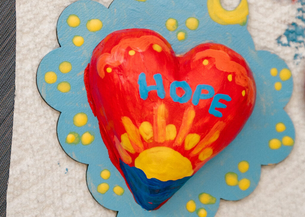 A milagros heart with the word hope at the center